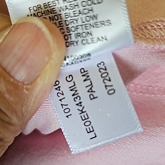 Peter millar pink long sleeve top Activewear. Henley style with zipper Excellent - Picture 11 of 12
